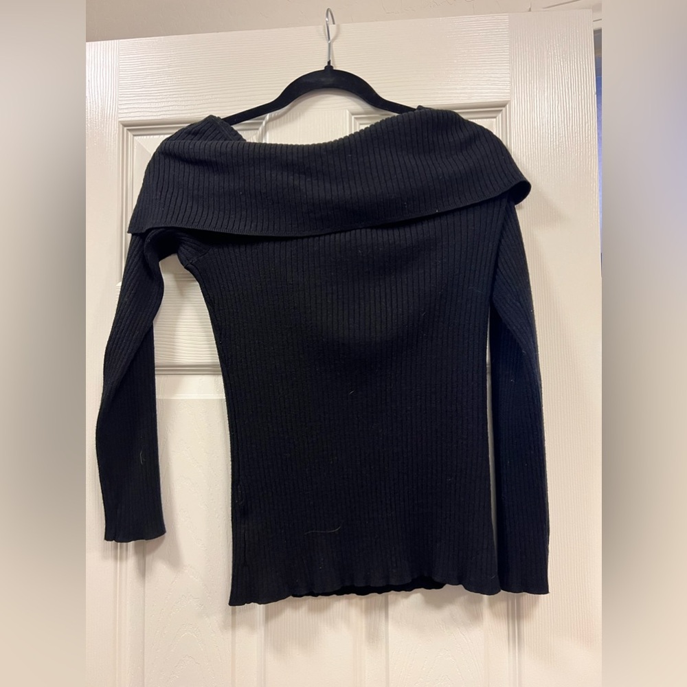 Jennifer Lopez Black sweater
